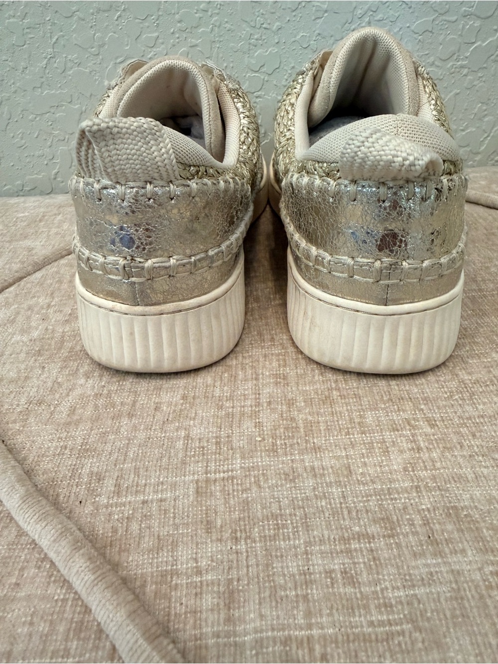 Dolce Vita Nicona Women's Sneakers in gold woven - Picture 4 of 6